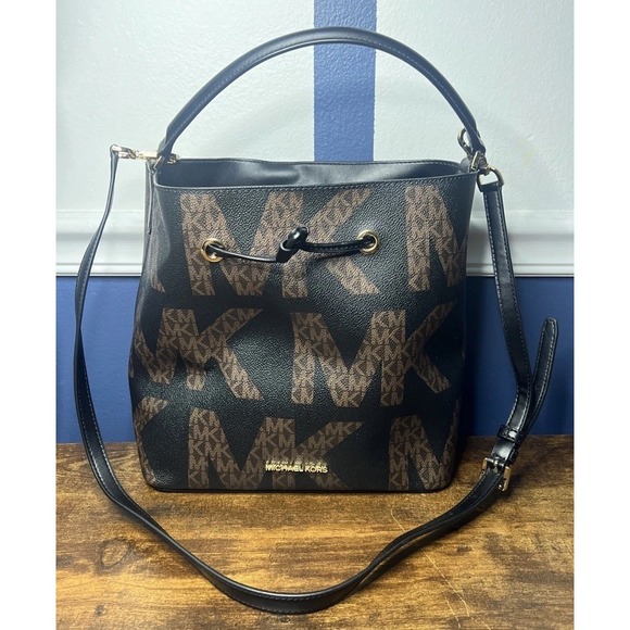 Michael Kors Handbags - MICHAEL KORS SURI MEDIUM BUCKET CROSSBODY/SHOULDER BAG GRAPHIC BROWN BLACK LOGO